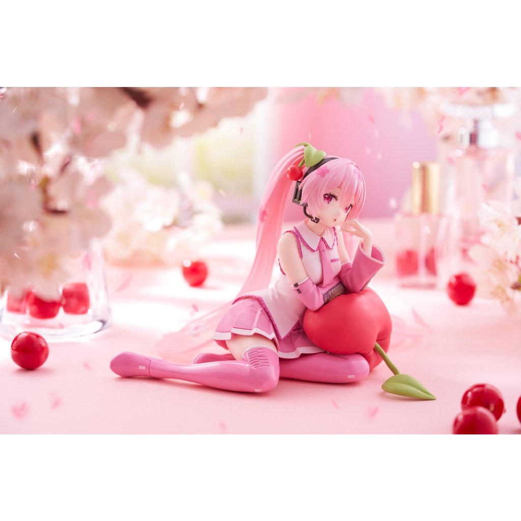 Desktop Cute figure sakura miku cherry cushion ver